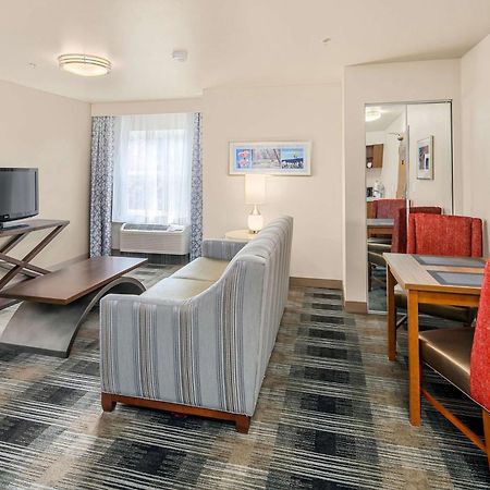 Executive Residency By Best Western Navigator Inn & Suites Everett Ngoại thất bức ảnh